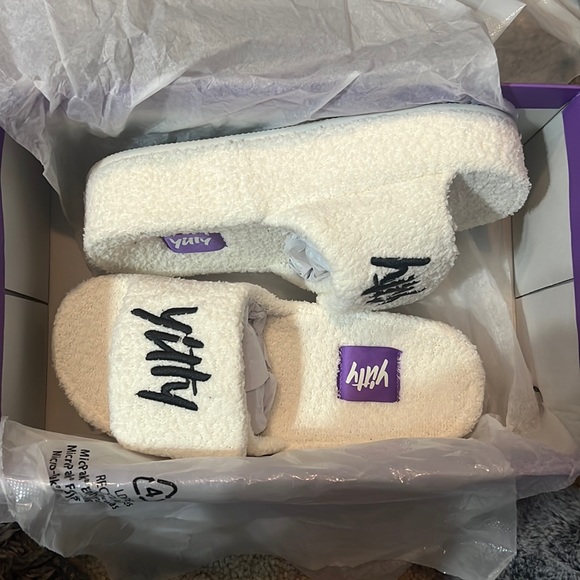 NEW Yitty Slippers - Picture 1 of 5